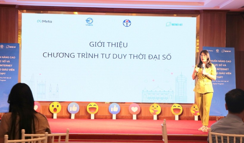 Bà Ngô Minh Trang – Giám đốc Trung tâm công nghệ thông tin – truyền thông Vietnet giới thiệu chương trình Tư duy thời đại số.