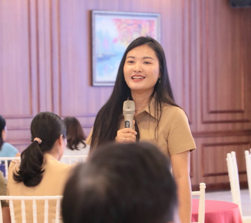 Bà Phạm Thị Hiền (Trung tâm Vietnet-ICT) giảng mẫu bài Danh tiếng và mạng lưới mối quan hệ trực tuyến (thuộc Học phần 3: Sức khoẻ số).