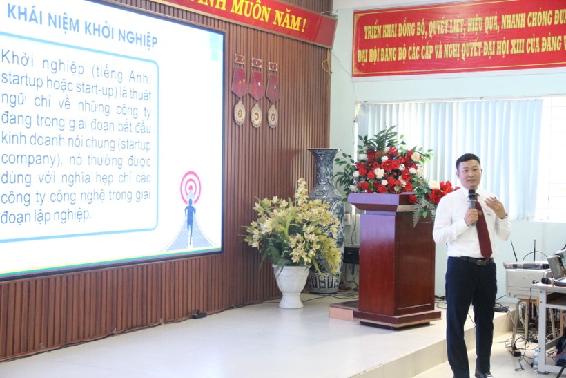 PGS.TS Võ Hữu Công chia sẻ yếu tố tạo nên thành công trong phong trào khởi nghiệp của sinh viên.