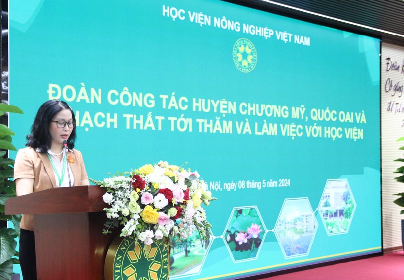 GS.TS Nguyễn Thị Lan phát biểu tại hội nghị.