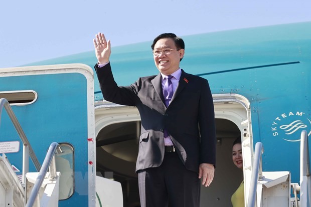 Chủ tịch Quốc hội Vương Đình Huệ kết thúc tốt đẹp chuyến thăm chính thức Đông Uruguay, lên chuyên cơ rời Montevideo về Việt Nam. Ảnh: Doãn Tấn/TTXVN 