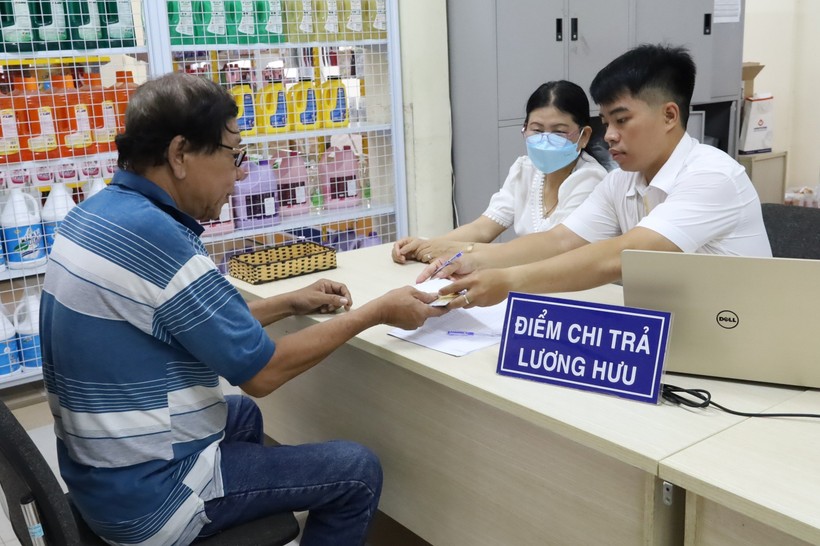 Chi trả lương hưu, trợ cấp BHXH tại tỉnh Tây Ninh trong sáng 14/8.