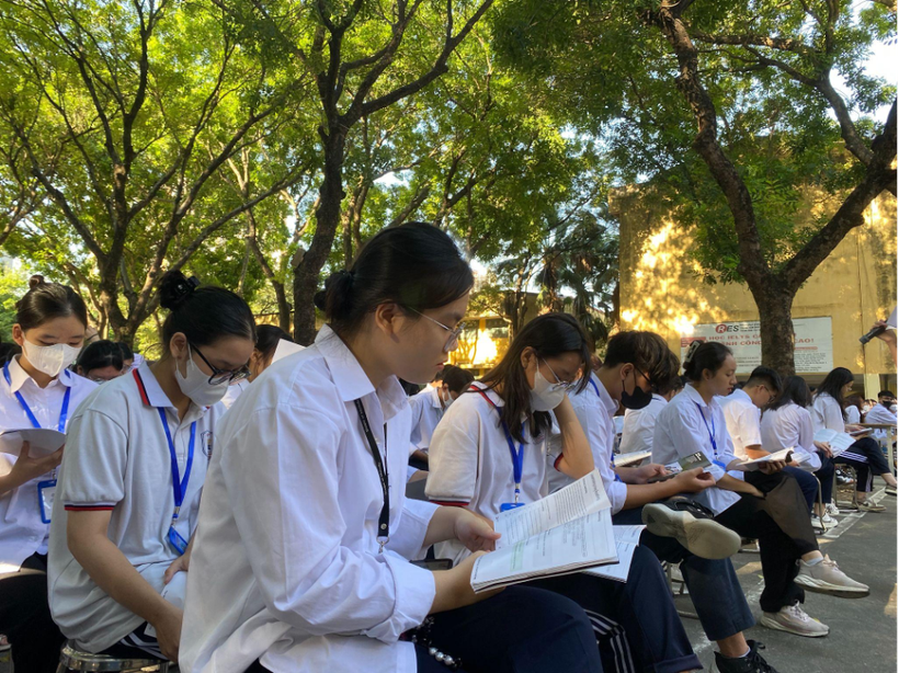 HS Trường THPT Trần Hưng Đạo - Thanh Xuân sôi động tìm hiểu tiếng Anh tư duy