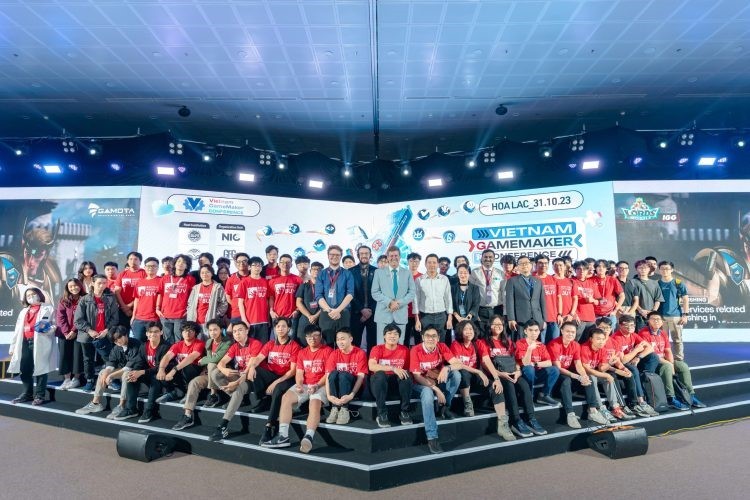 Các sinh viên và giảng viên chương trình Thiết kế và Lập trình Game của BUV tại Hội thảo Diễn đàn Quốc gia ngành Game Việt 2023.