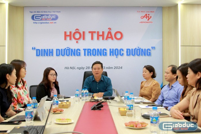Hội thảo “Dinh dưỡng trong học đường” tại điểm cầu trực tiếp ở Hà Nội (văn phòng Tạp chí điện tử Giáo dục Việt Nam). Ảnh: Mạnh Đoàn