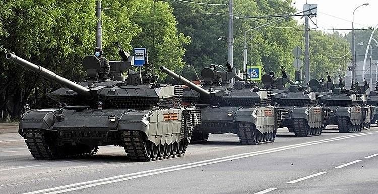 Hàng trăm xe tăng T-90M tối tân tới tiền tuyến miền Đông Ukraine