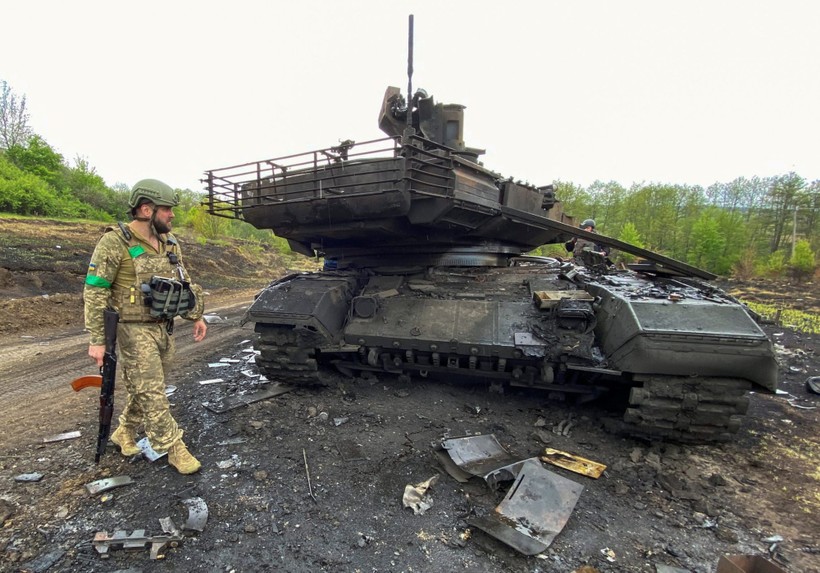Nga mất xe tăng T-90M Proryv độc nhất vô nhị bởi phát đạn AT-4 rẻ tiền?