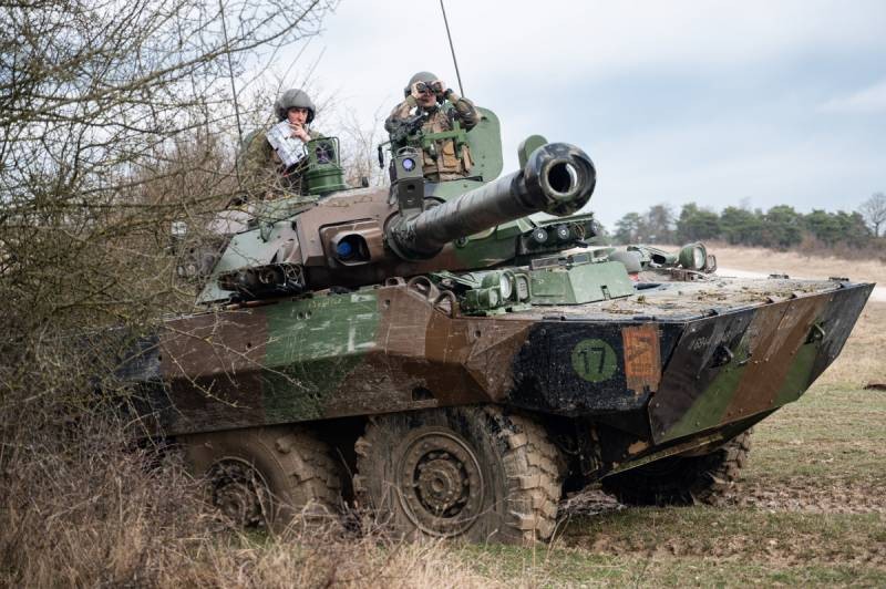 Xe tăng bánh lốp của Pháp bắt đầu tham chiến ở Ukraine