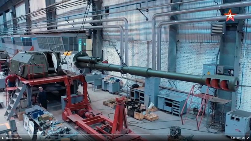 Nhà máy Uraltransmash đẩy mạnh sản xuất pháo tự hành 2S19M2