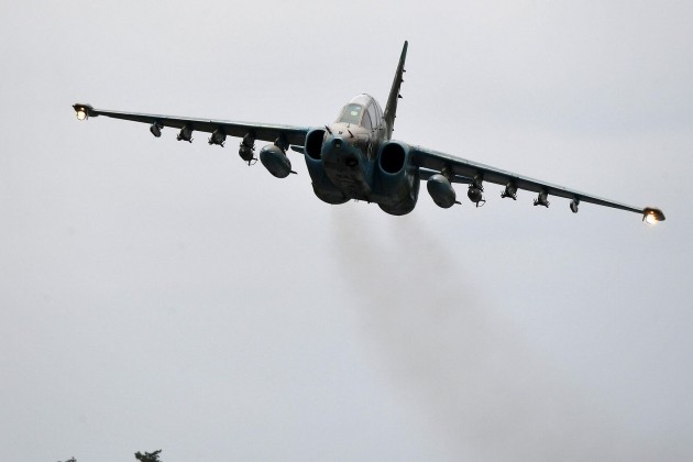 Phi công Belarus luyện đòn hạt nhân bằng cường kích Su-25