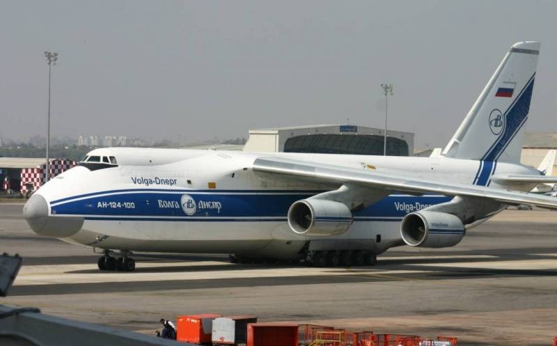 Canada tịch thu vận tải cơ siêu lớn An-124 định giao cho Kiev