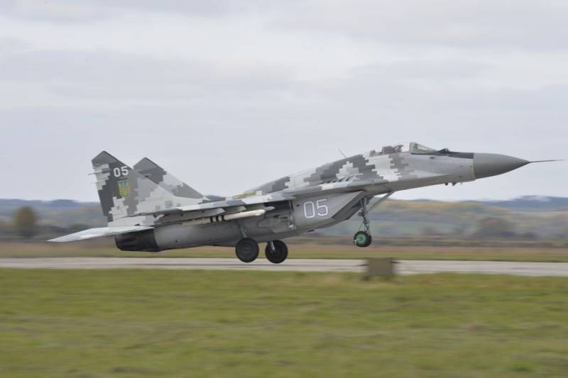 Hai chiếc MiG-29 va chạm sau nỗ lực đánh chặn tên lửa Kinzhal?