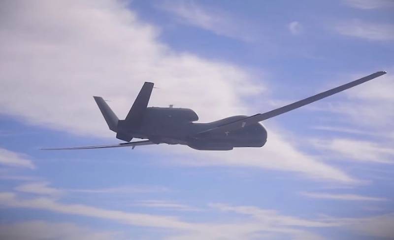 UAV RQ-4 Global Hawk của Mỹ phải gửi tín hiệu cấp cứu khi bay gần Crimea