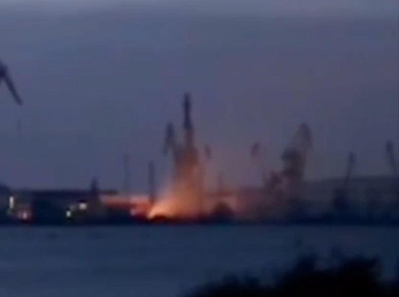 Tên lửa Ukraine tấn công nhà máy đóng tàu ở Kerch