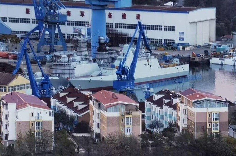 Xuất hiện hình ảnh tàu tên lửa tàng hình bí ẩn của Hải quân Trung Quốc
