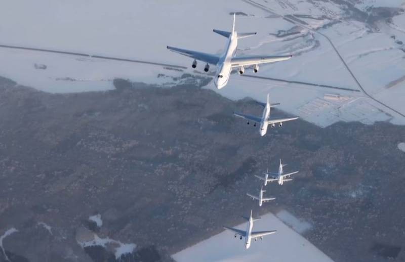 Lần đầu tiên huy động cùng lúc 7 máy bay vận tải hạng nặng An-124 Ruslan