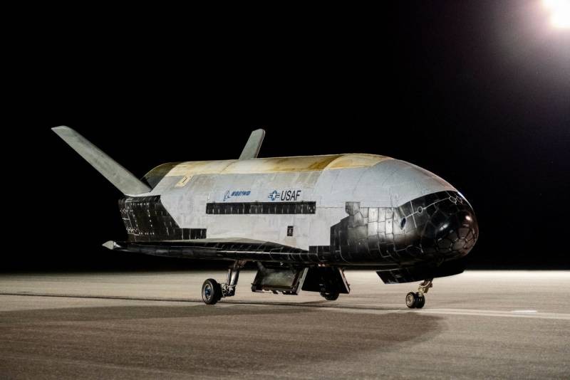 Hé lộ nhiệm vụ bí mật của máy bay vũ trụ X-37B