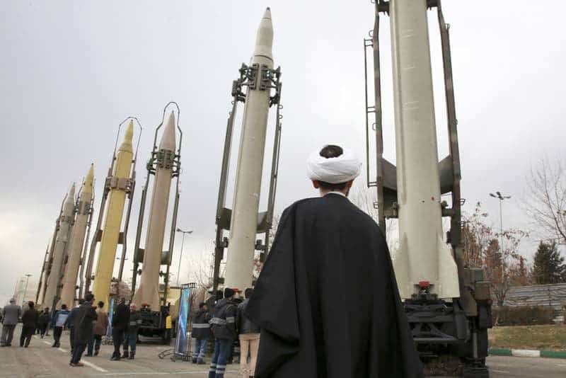 Iran bất ngờ phóng tên lửa tấn công nhóm vũ trang ở Pakistan