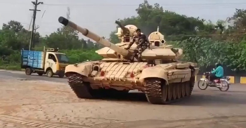 Ấn Độ tạo ra xe tăng 'lai ghép' giữa T-72 và T-90S