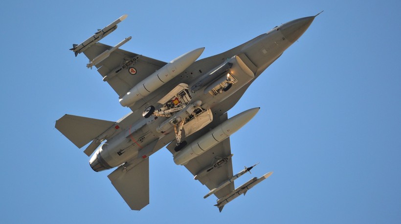 Na Uy sẽ bàn giao F-16 cùng 'vũ khí tối tân nhất'