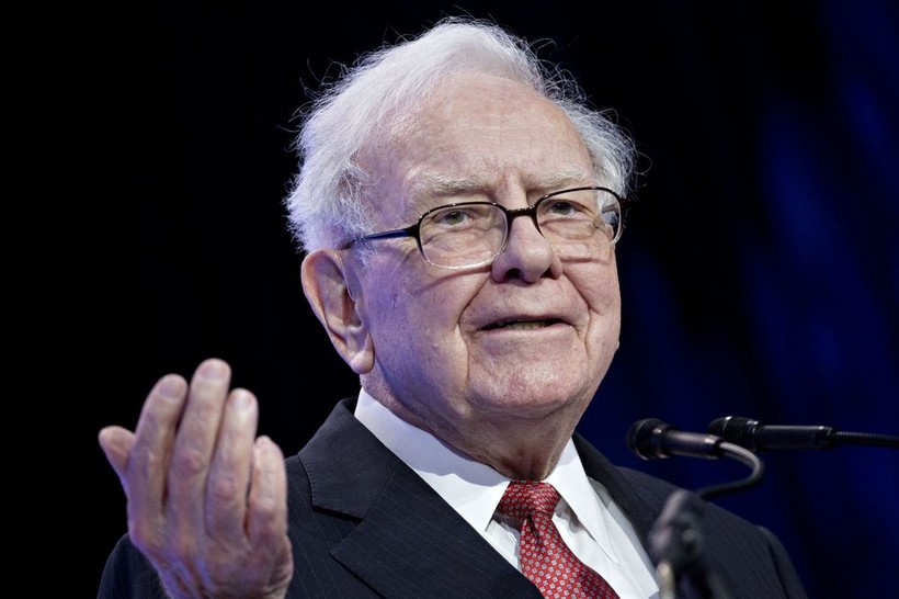 Warren Buffett trở thành thành viên thứ sáu của CLB 100 tỷ USD