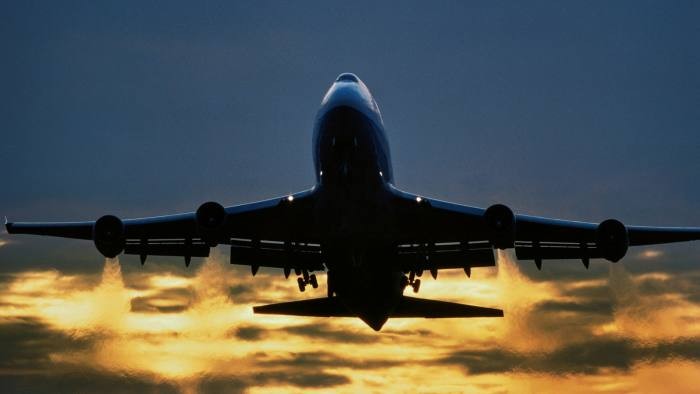Hàng không và vận chuyển có thể sẽ được đưa vào mục tiêu mới của Anh. (Ảnh: Getty Images)