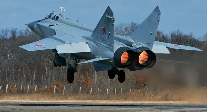 Nga cử tiêm kích MiG-31 hộ tống máy bay trinh sát của Mỹ