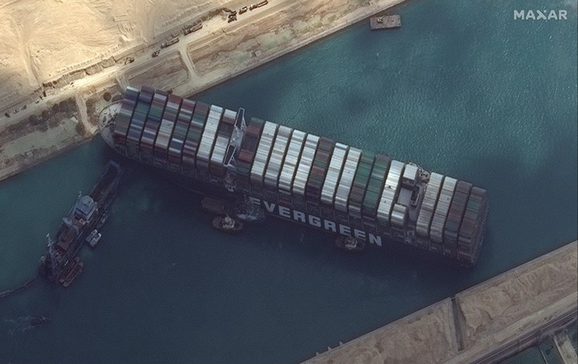 Hình ảnh tàu mắc kẹt ở kênh đào Suez.