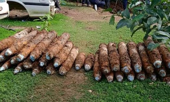 Bom đã được thả xuống quần đảo Solomon từ Thế chiến thứ 2, trong đó có nhiều quả không phát nổ. Sau chiến tranh, các nước đồng minh phải xử lý bom mìn đúng cách nhưng một số vẫn chưa được xử lý triệt để.