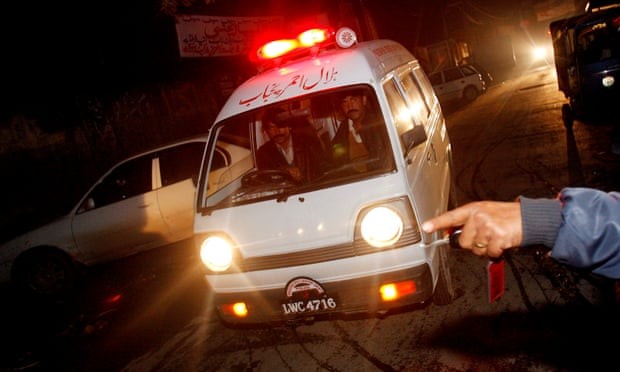 Xe cấp cứu bên ngoài bệnh viện Mayo. (Ảnh: Warrick Page/Getty Images).