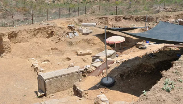 Bia mộ gần hai nghìn năm tuổi được tìm thấy ở Thổ Nhĩ Kỳ.