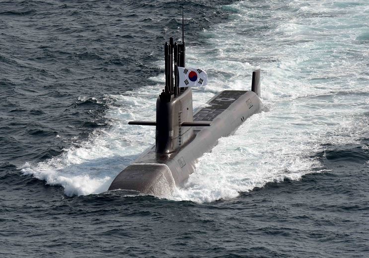 Tàu ngầm lớp 3.000 tấn tự sản xuất đầu tiên của Hàn Quốc có khả năng bắn tên lửa đạn đạo phóng từ tàu ngầm (SLBM) để tăng cường khả năng phòng thủ dưới nước.