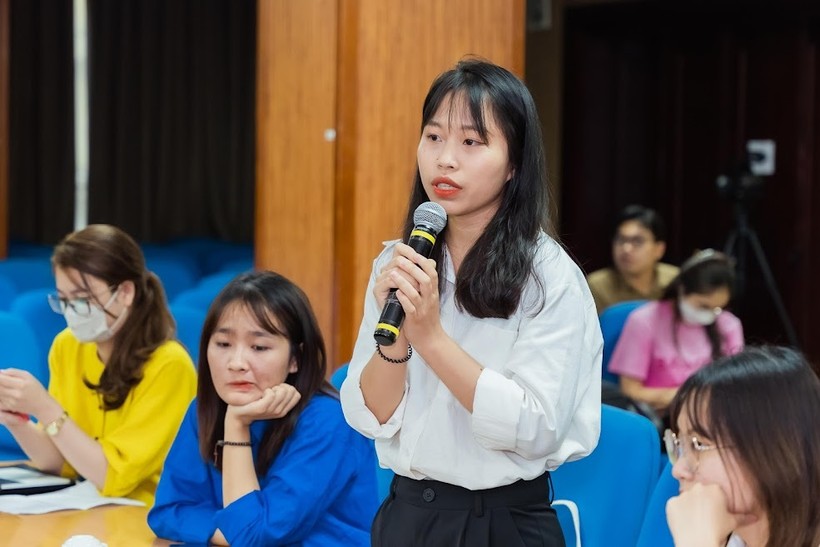 Trần Thị Tú Quyên – nữ thủ khoa khối D03 năm 2021 sẽ tham gia vào chương trình tiếp sức mùa thi năm 2022.