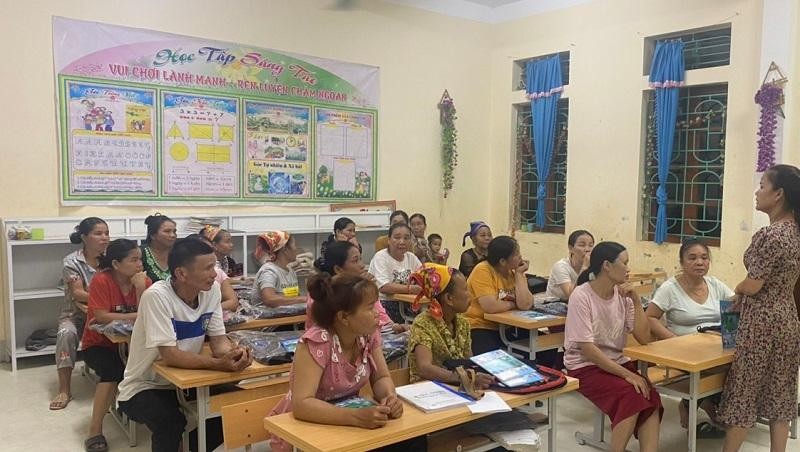Lớp học xóa mù chữ ở Nghệ An. Ảnh NVCC.
