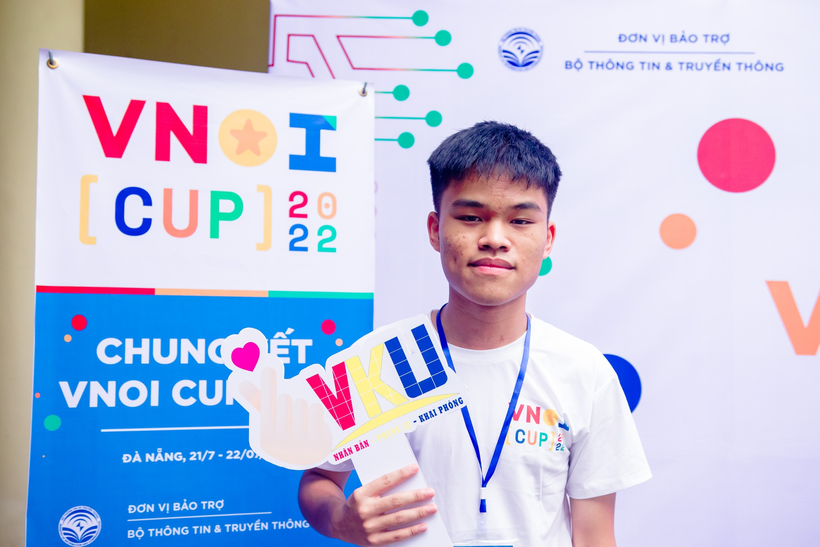 Trần Xuân Bách chàng trai duy nhất của đội tuyển Tin học Việt Nam giành Huy chương Vàng Tin học quốc tế năm 2022. Ảnh NV.