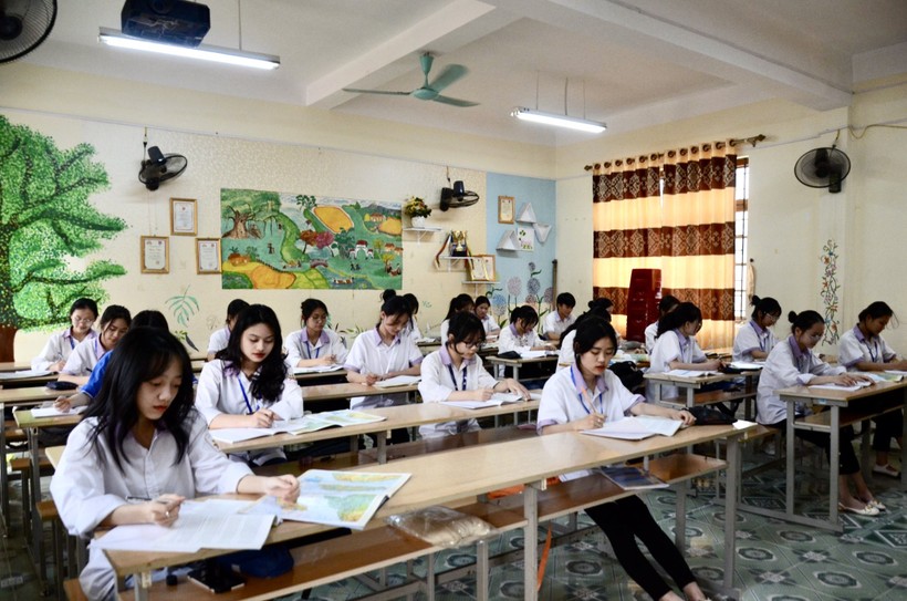Một buổi học của học sinh lớp 12 Trường Hoàng Văn Thụ, TP. Lạng Sơn, tỉnh Lạng Sơn. Ảnh Ngô Chuyên.