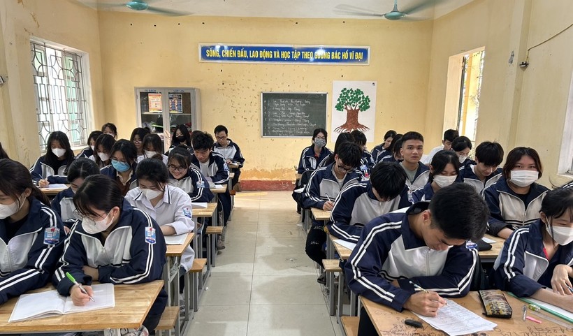 Một tiết học của học sinh lớp 12 Trường THPT Văn Giang. Ảnh NTCC.