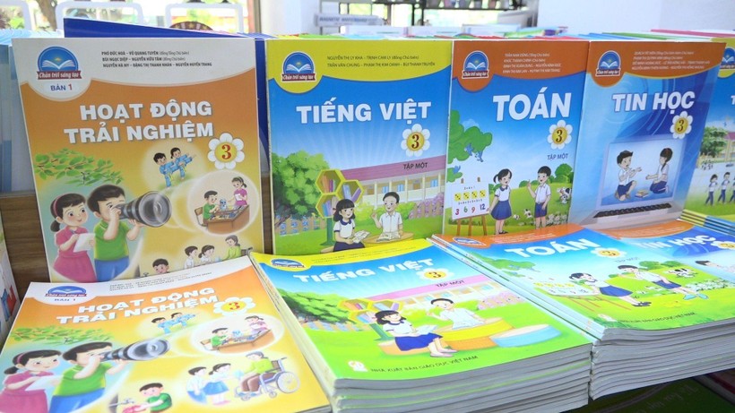 Phụ huynh mua sách gặp khó khăn có thể liên hệ đến số điện thoại đường dây nóng của NXB Giáo dục Việt Nam để được hỗ trợ.