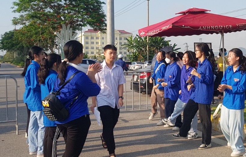 Hơn 11.000 thí sinh lớp 9 tại tỉnh Ninh Bình bước vào kỳ thi tuyển sinh lớp 10 THPT.