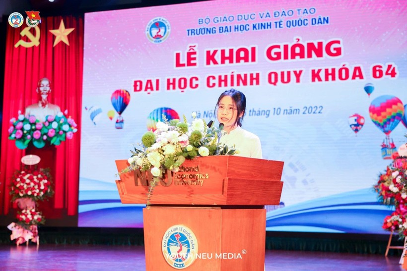 Em Phạm Thị Hạnh, thủ khoa đầu vào A01 (tổng số điểm các môn như sau Toán 9,8 điểm; Vật lý 9,5 điểm; Tiếng Anh 9.6 điểm) Trường ĐH Kinh tế Quốc dân năm 2022. Ảnh NVCC.
