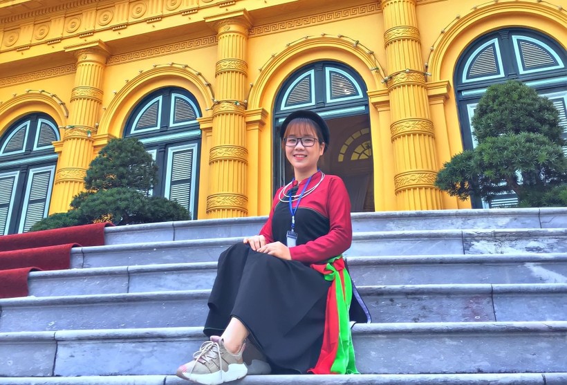 Đinh Thị Dung, nữ sinh người dân tộc thiểu số duy nhất giành tầm bằng cử nhân Luật xuất sắc khoá 44 (niên khoá 2019-2023), Trường ĐH Luật Hà Nội. Ảnh NVCC.