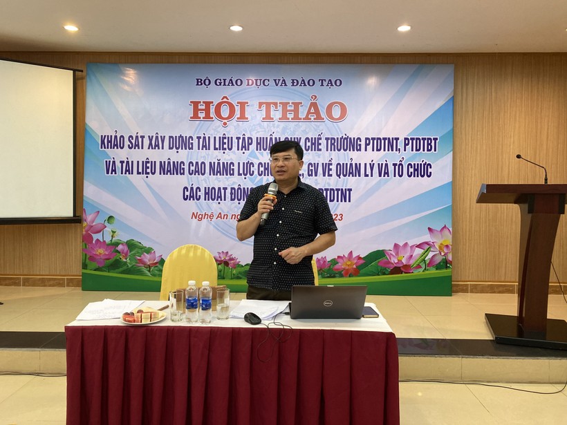 Ông Lê Như Xuyên, Phó Vụ trưởng Vụ Giáo dục dân tộc, Bộ GD&ĐT, phát biểu tại Hội nghị.