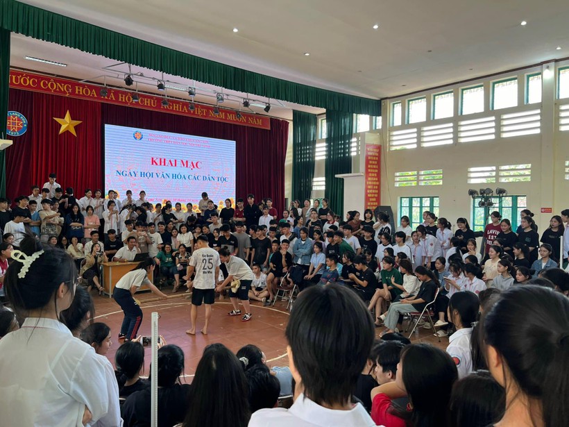 Trường THPT DTNT tỉnh Lạng Sơn đã tổ chức Ngày hội văn hoá các dân tộc. Ảnh NT.