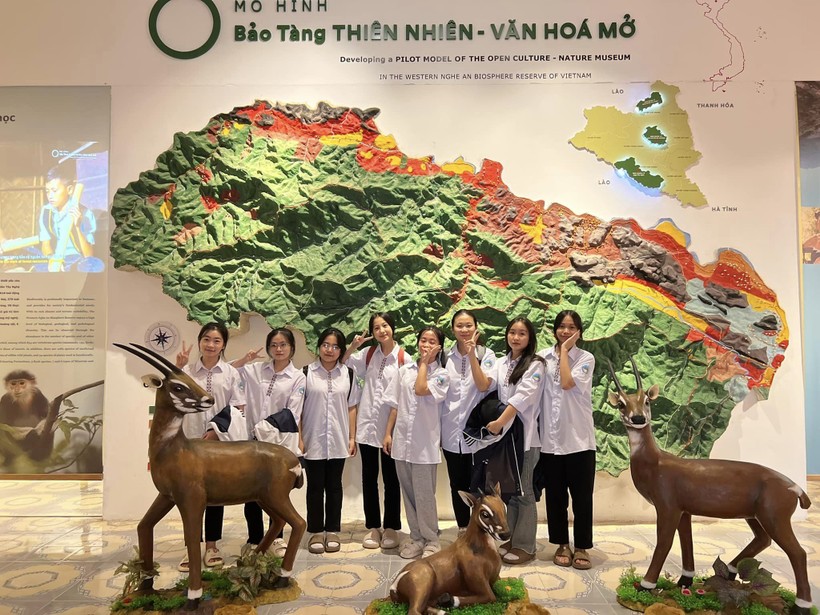 Trường THPT DTNT tỉnh Nghệ An đã tổ chức trải nghiệm tại vườn quốc gia Pù Mát (Nghệ An) cho khối 10. Ảnh NT