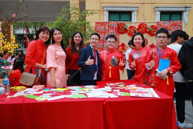 Học sinh Trường THCS Trưng Vương tham gia hoạt động.