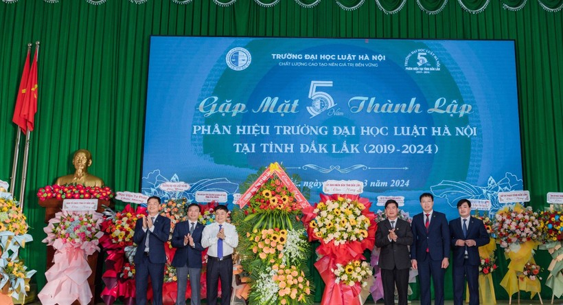 Ngày 8/3, Phân Hiệu Trường ĐH Luật Hà Nội tại tỉnh Đắk Lắk kỷ niệm 5 năm thành lập.