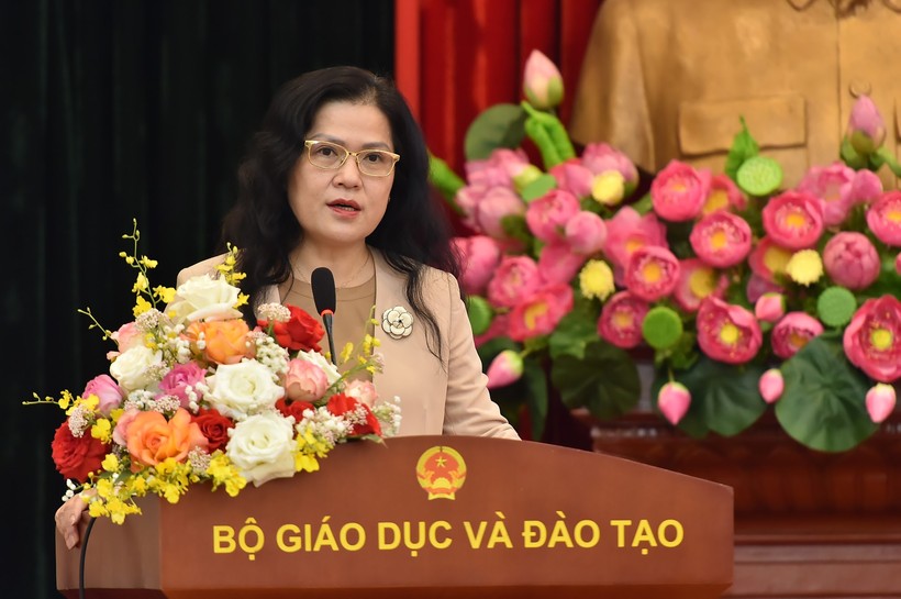 Thứ trưởng Bộ GD&ĐT Nguyễn Thị Kim Chi phát biểu.