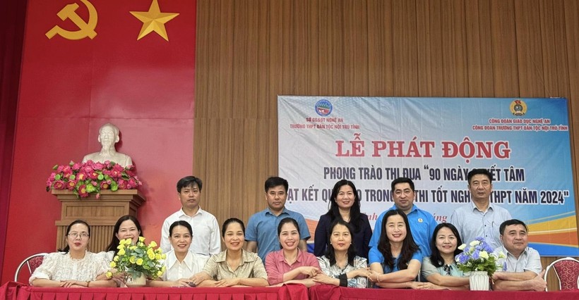 Ban giám hiệu Trường THPT DTNT tỉnh Nghệ An phát động phong trào thi đua 90 ngày quyết tâm đạt kết quả cao trong kỳ thi tốt nghiệp THPT. Ảnh NT.
