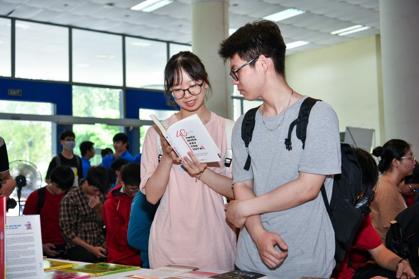 Ngày sách và văn hoá đọc Việt Nam năm 2024, ĐH Bách khoa Hà Nội diễn ra trong 2 ngày 16 và 17. Ảnh Duy Thành
