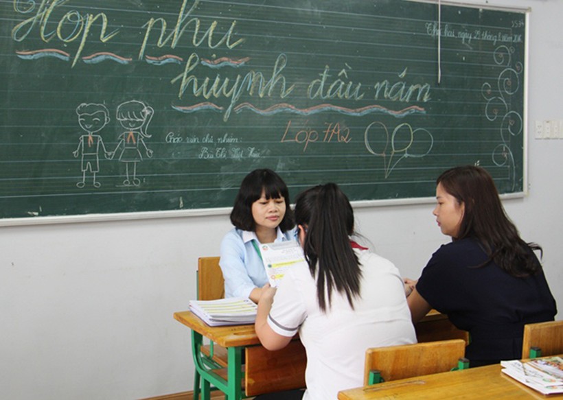 Buổi họp phụ huynh theo hình thức mới với sự có mặt của học sinh tại một trường THCS ở Hà Nội